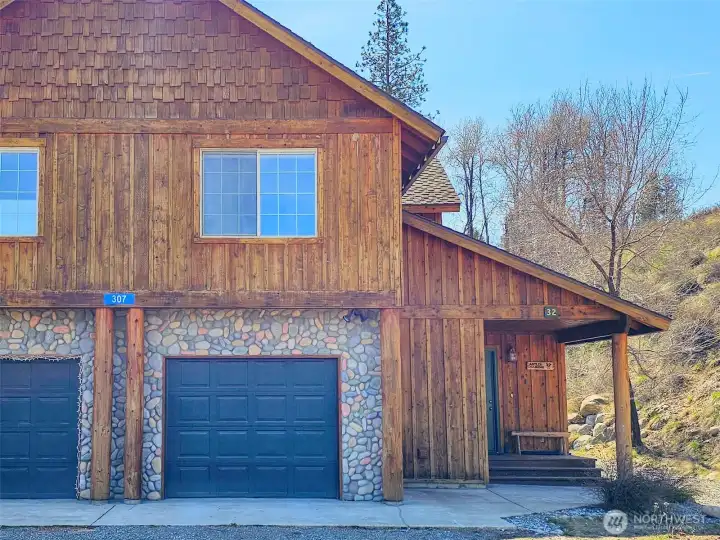 Entry and single car garage. Entry and single car garage.