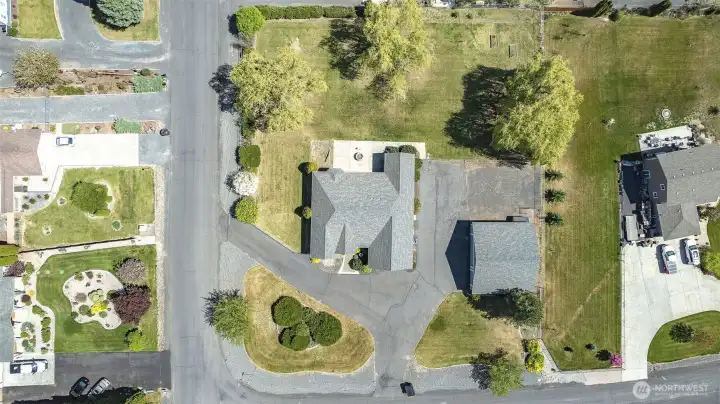 Overview 2,348 sf 4/3/5 Home on   Mature 1 Acre Lot