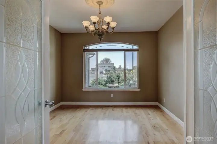 Bonus Room - great for  exerise, den, office