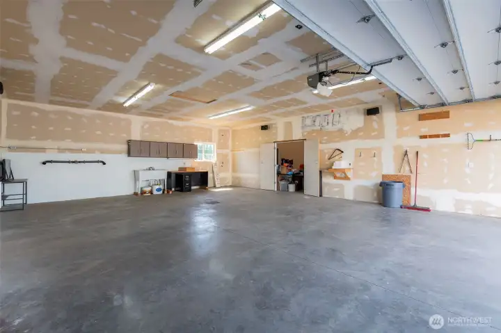 1,200 sf heated garage