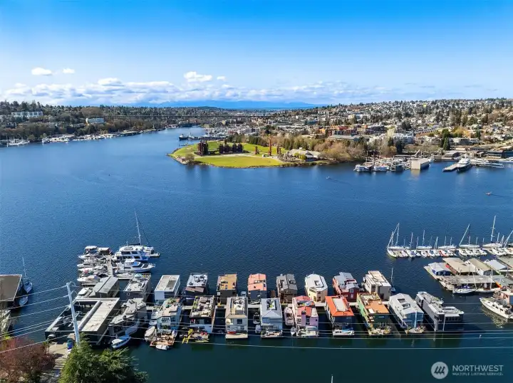Roanoke Reef from above: a tightly-knit community of floating homes at the northeast edge of Lake Union, with the home positioned on the highly sought-after front row.