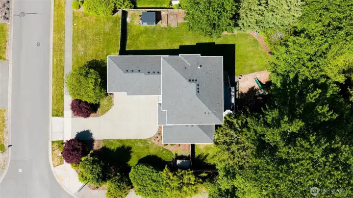 Excellent location backing to a forested lot providing lovely privacy to enjoy in fenced backyard. Close to shopping, restaurants, parks and trails.