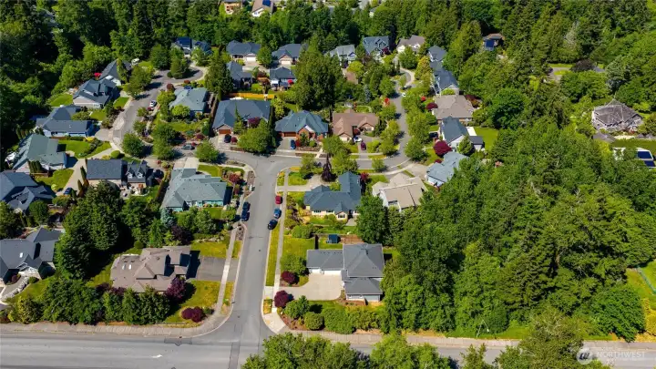 This home sits in wonderful central Bellingham location. Easy access to Galbraith, Whatcom Falls Park and Samish Crest trails just up the street.