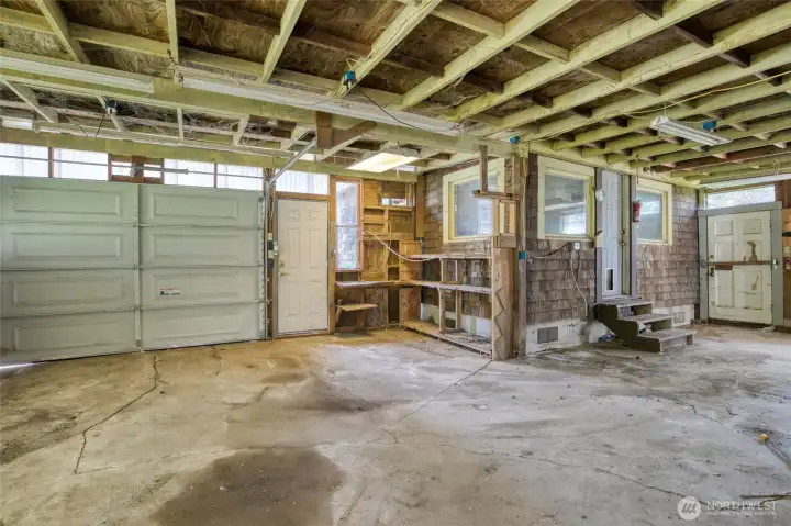 Garage/Workspace/Storage