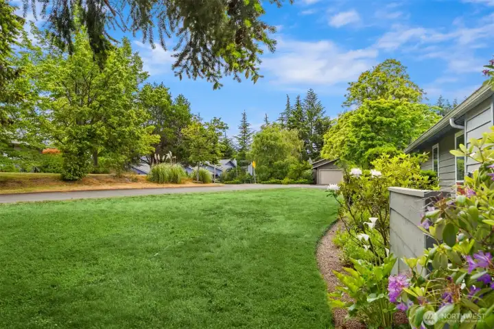 As an end unit this home enjoys a side yard with  a fenced-in area for garbage cans and heat pump system. Keeping it all tidy!