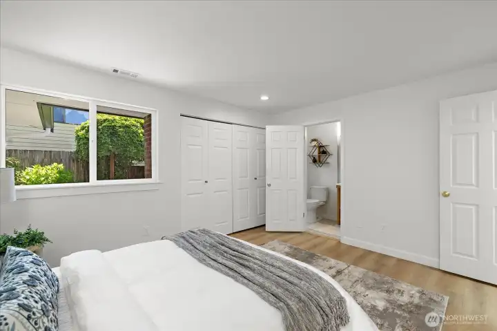 Main floor 2nd bedroom with ensuite 3/4 bath Main floor 2nd bedroom with ensuite 3/4 bath