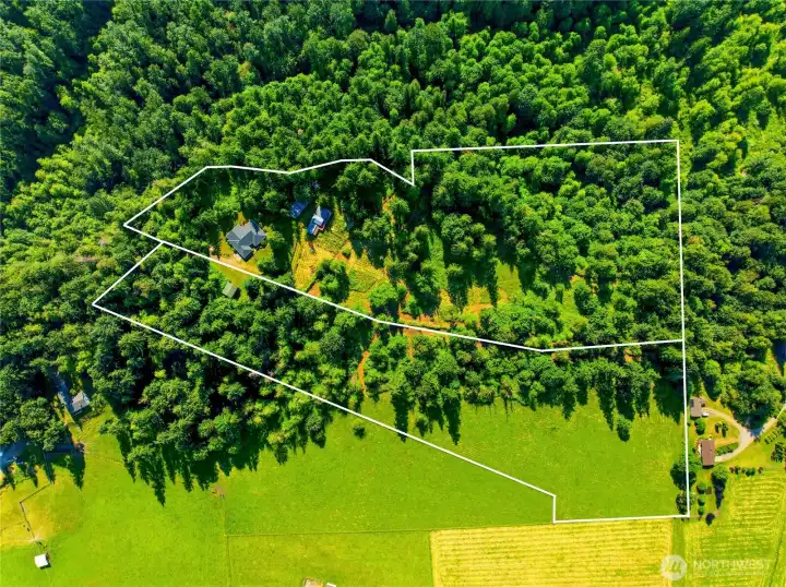 Property lines are approximate (not a survey)