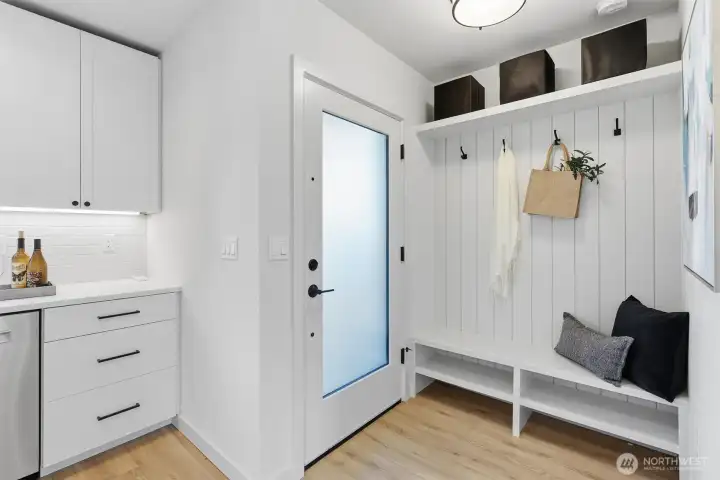 Excellent storage with built-in mudroom Excellent storage with built-in mudroom