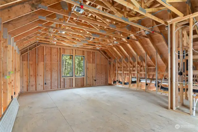 Bonus/bedroom with bath and wet bar above garage.