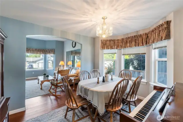 Dining room with access from the livingroom and kitchen.