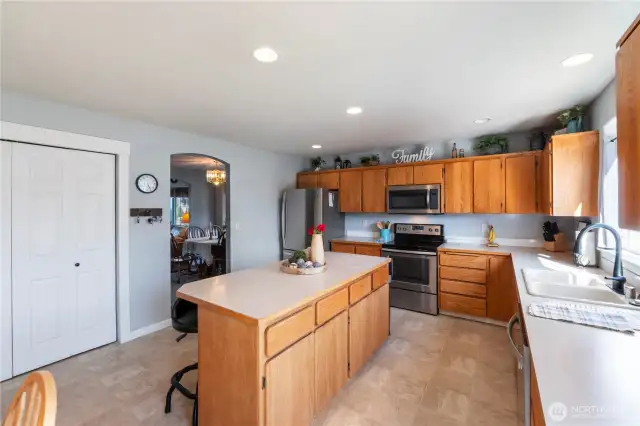 Kitchen with walk in pnatry