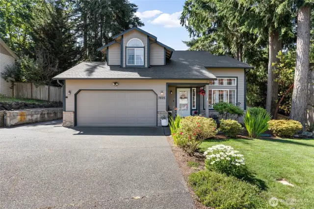 This home has so much parking and you can walk to the lake and park!