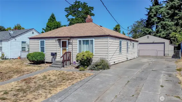 Welcome to this cute residential home!
