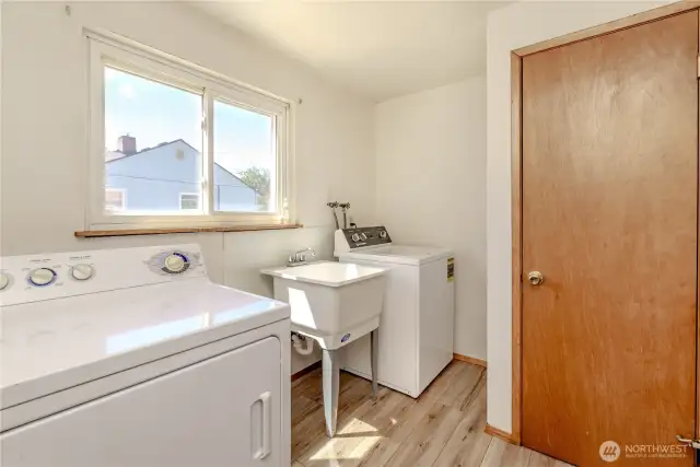 Washer/Dryer room w/sink