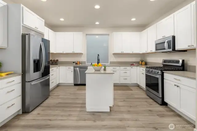 Updated kitchen with all new appliances