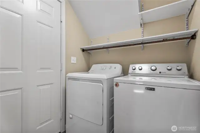 Laundry room, washer & dryer to stay