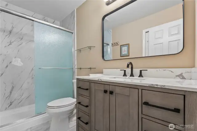 Main bathroom, upper floor
