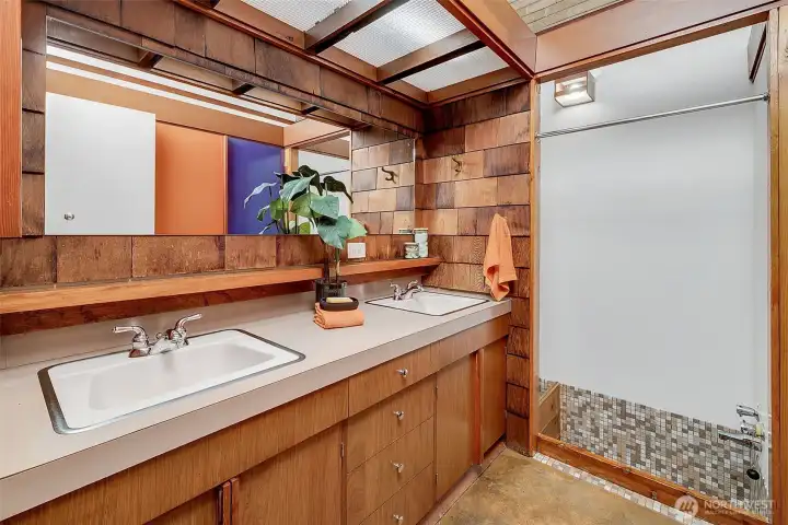 Full bathroom with Japanese soaking tub