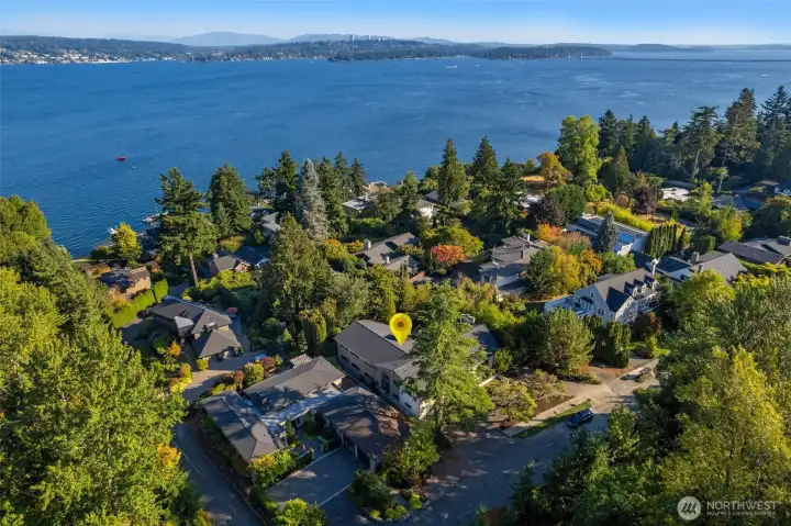 Located at the end of Windermere Road, with close proximity to Lake Washington and only 5 minutes from Magnuson Park and 15 minutes to University Village.