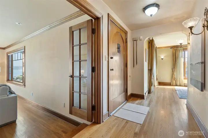 Front entry, Living Room to the left, straight ahead is the Dining Room.
