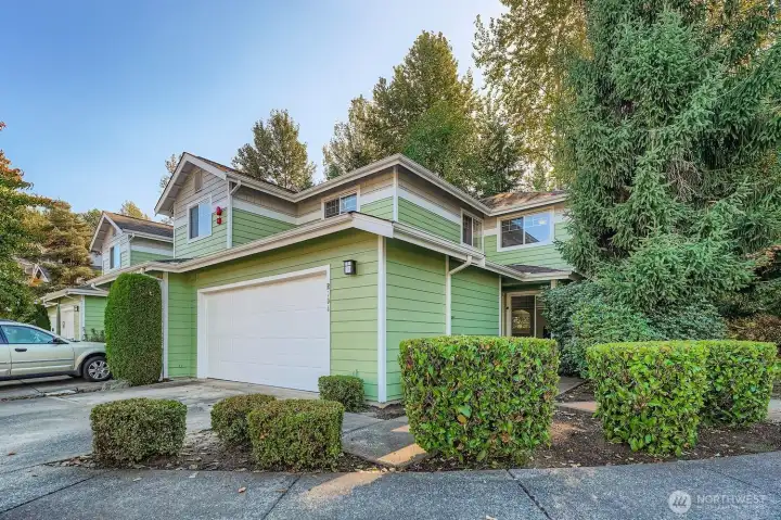 Beautifully updated end-unit townhome in Molasses Creek!