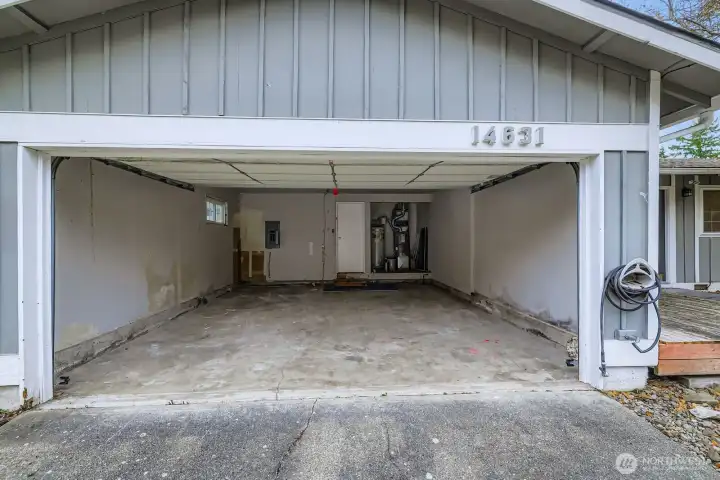 2 Car garage. Furnace has just been serviced. New thermostat.