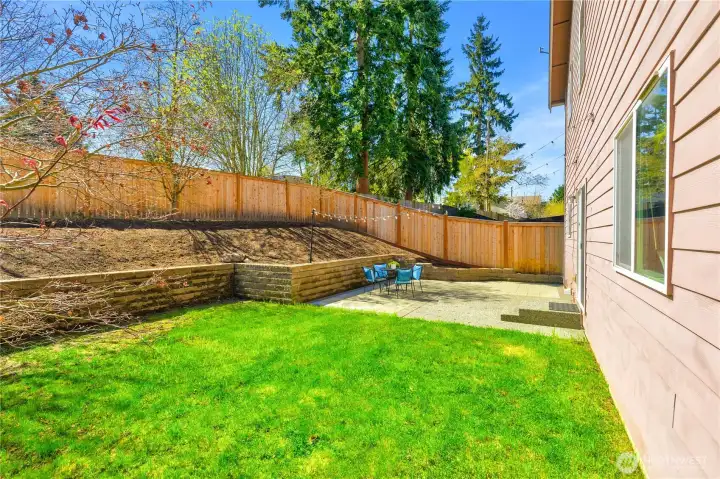 Private back yard great for entertaining or quiet evenings