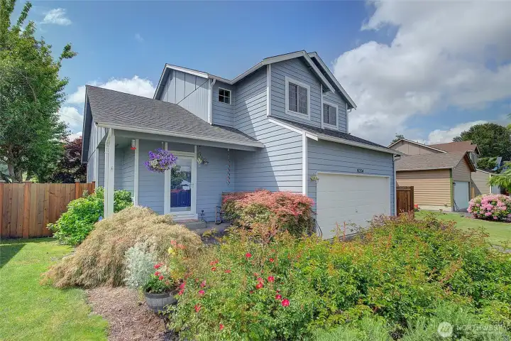 Welcome home to this charming 1,381 sq ft two-story featuring 3 bedrooms and 2.5 baths. Welcome home to this charming 1,381 sq ft two-story featuring 3 bedrooms and 2.5 baths.