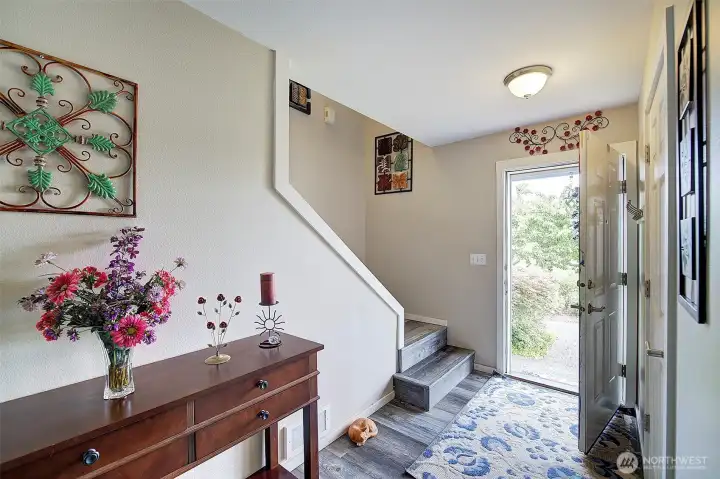 Spacious entryway with staircase leading to the upper level. Spacious entryway with staircase leading to the upper level.