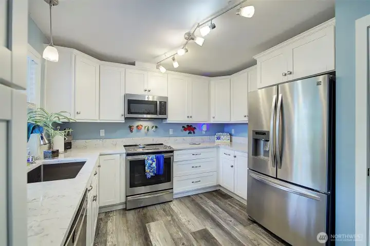 Updated kitchen featuring modern finishes and all appliances included. Updated kitchen featuring modern finishes and all appliances included.