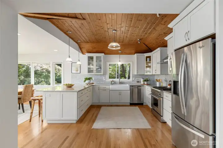 Farm sink, and Thor propane cooktop and Range