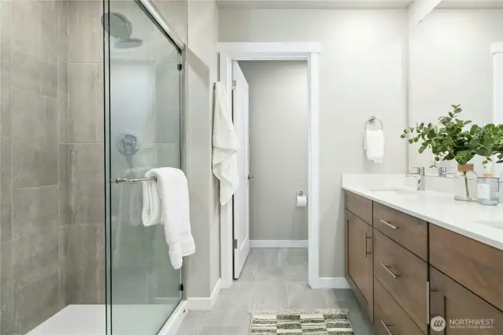 Elegant ensuite bath with quartz surfaces and contemporary finishes.