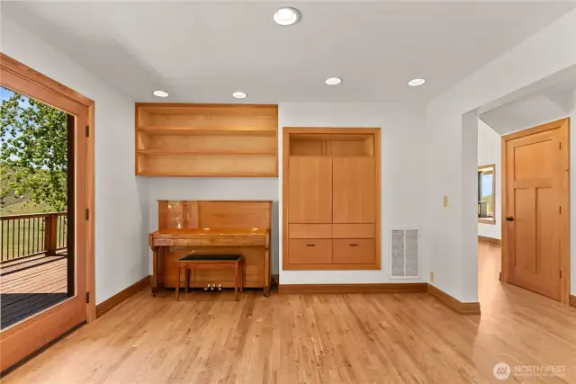 Flex space w/ access to the deck.