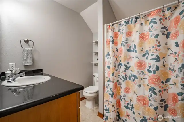 Upstairs full bathroom