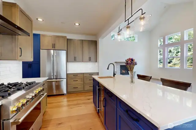 Kitchen view to the Livingroom