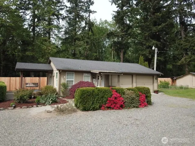 Detached garage and living space!