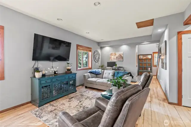 Living Room (Main)