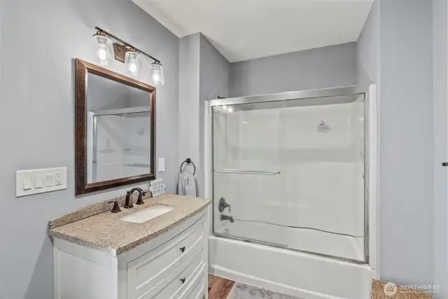 Full Bath (Basement)