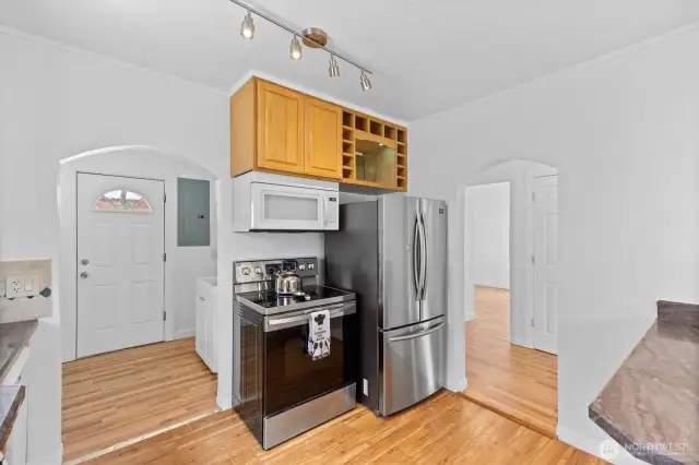 Floor plan is a circle so no getting stuck in the kitchen.