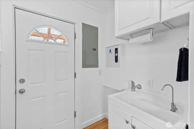 This is a very functional laundry room.