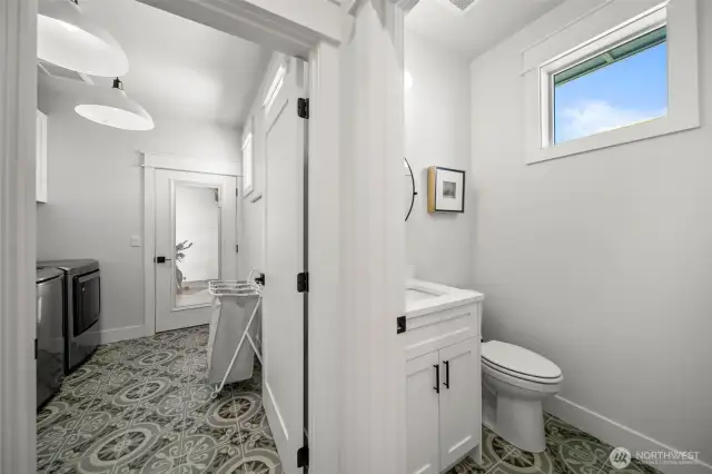 Laundry/ powder bath