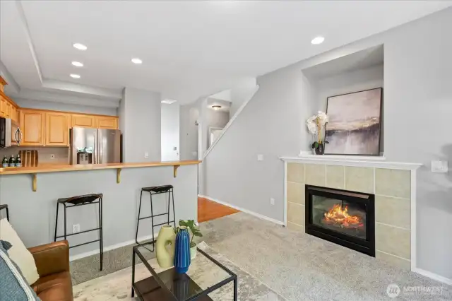 Art/tv niche over the gas fireplace. Plush carpet