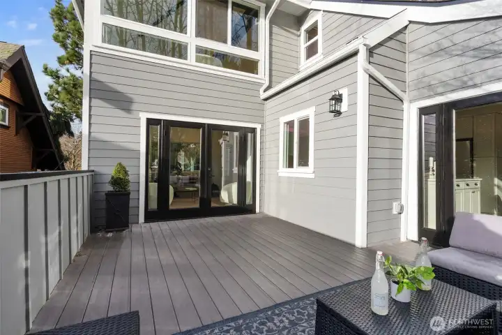 Plenty of space for entertaining!