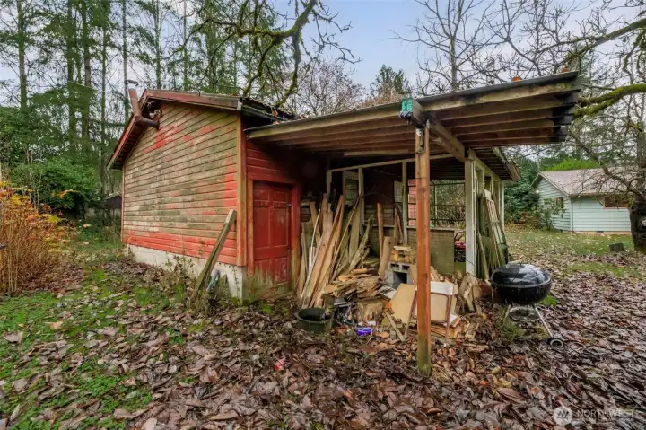 Project small barn with wood stove to stay warm inside