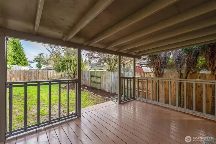 Great covered deck for easy Entertaining
