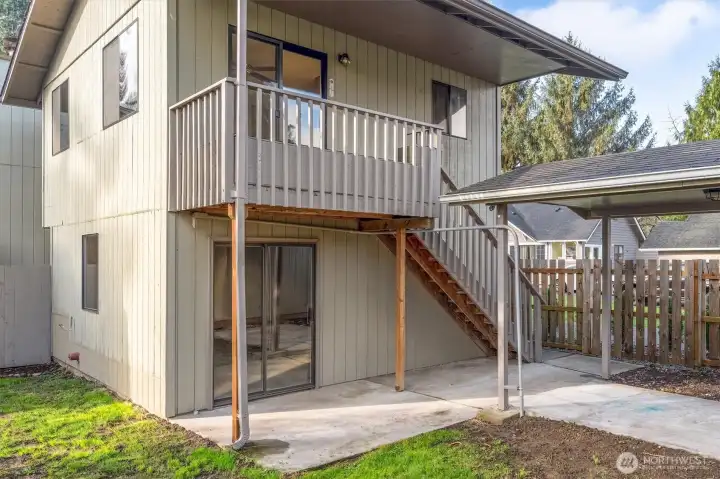 Upper deck leads to Apartment