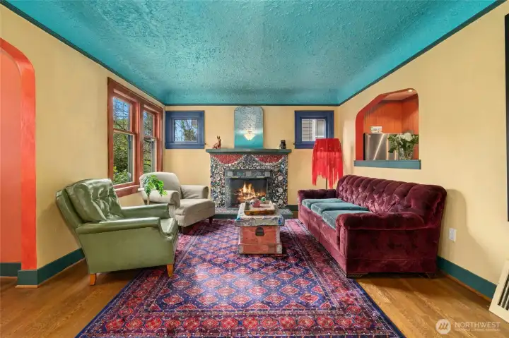 The high coved ceilings above the intimate space combine medieval charm with romantic, cozy details.