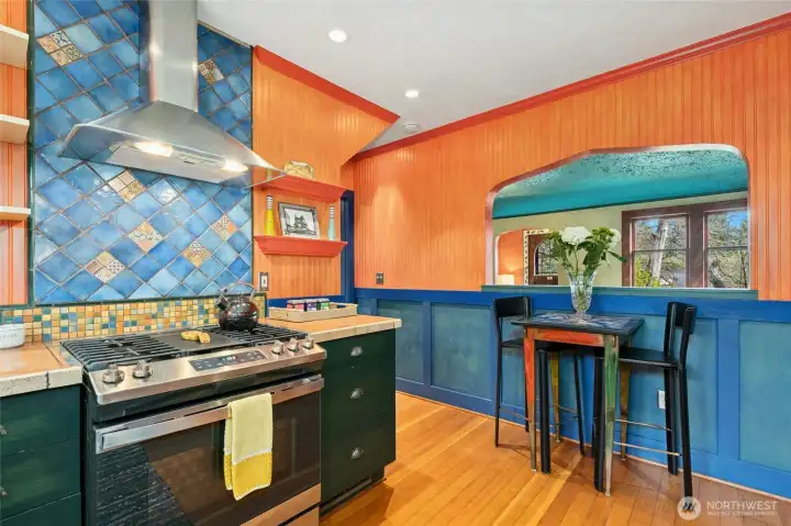 The artistry of this design is simply wonderful.