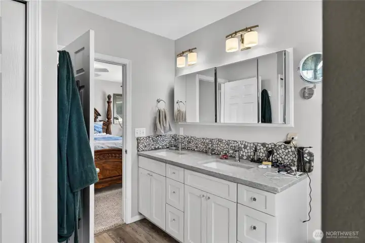Primary Bathroom Level 2.1