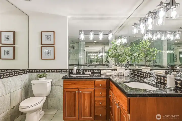 Upper Level-Primary Ensuite